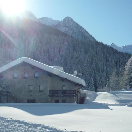 Chalet Rustico Bertolini Per Gruppi! Villa Vermiglio Bagian luar foto