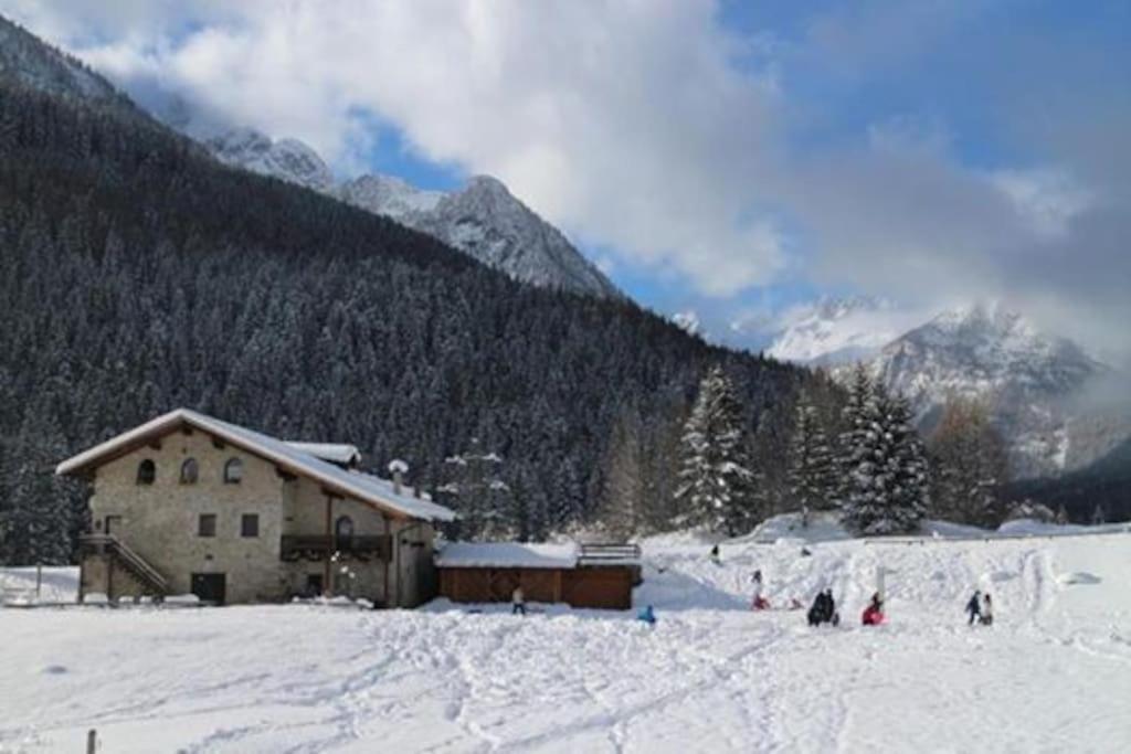 Chalet Rustico Bertolini Per Gruppi! Villa Vermiglio Bagian luar foto