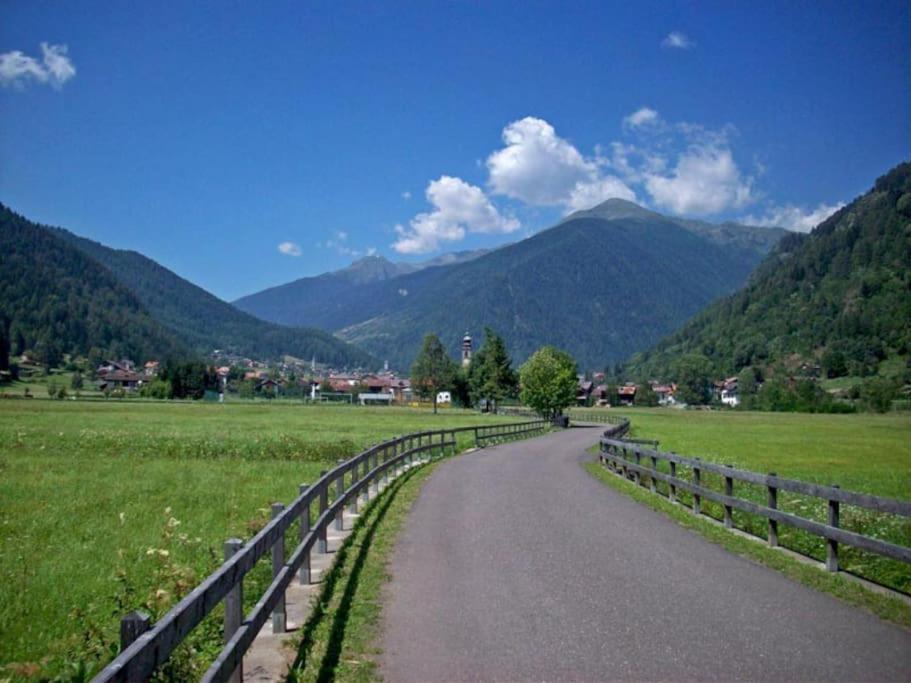Chalet Rustico Bertolini Per Gruppi! Villa Vermiglio Bagian luar foto