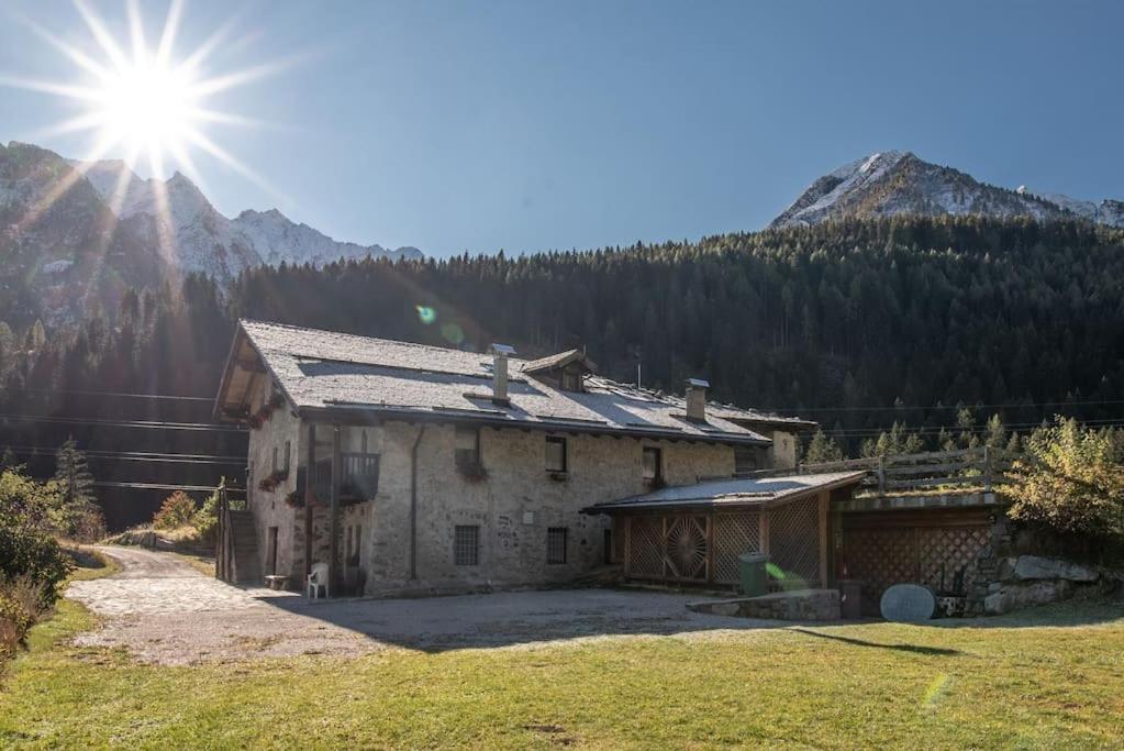 Chalet Rustico Bertolini Per Gruppi! Villa Vermiglio Bagian luar foto
