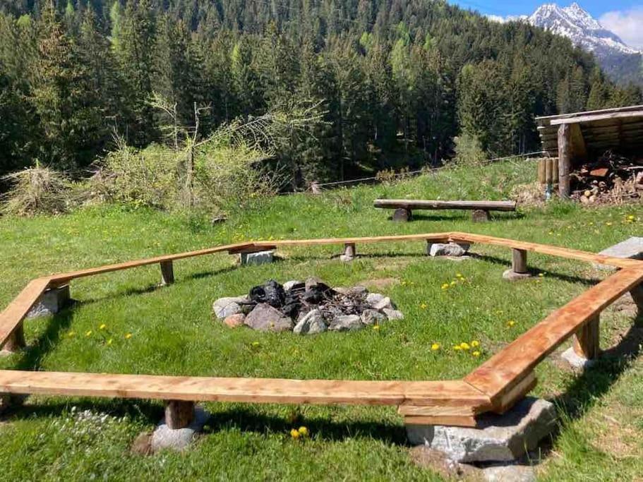 Chalet Rustico Bertolini Per Gruppi! Villa Vermiglio Bagian luar foto