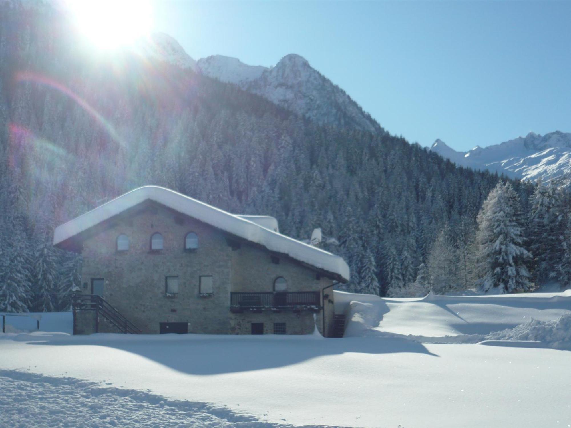 Chalet Rustico Bertolini Per Gruppi! Villa Vermiglio Bagian luar foto